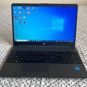 This is an hp laptop with a dark gray colors and 116go that I used for 2month